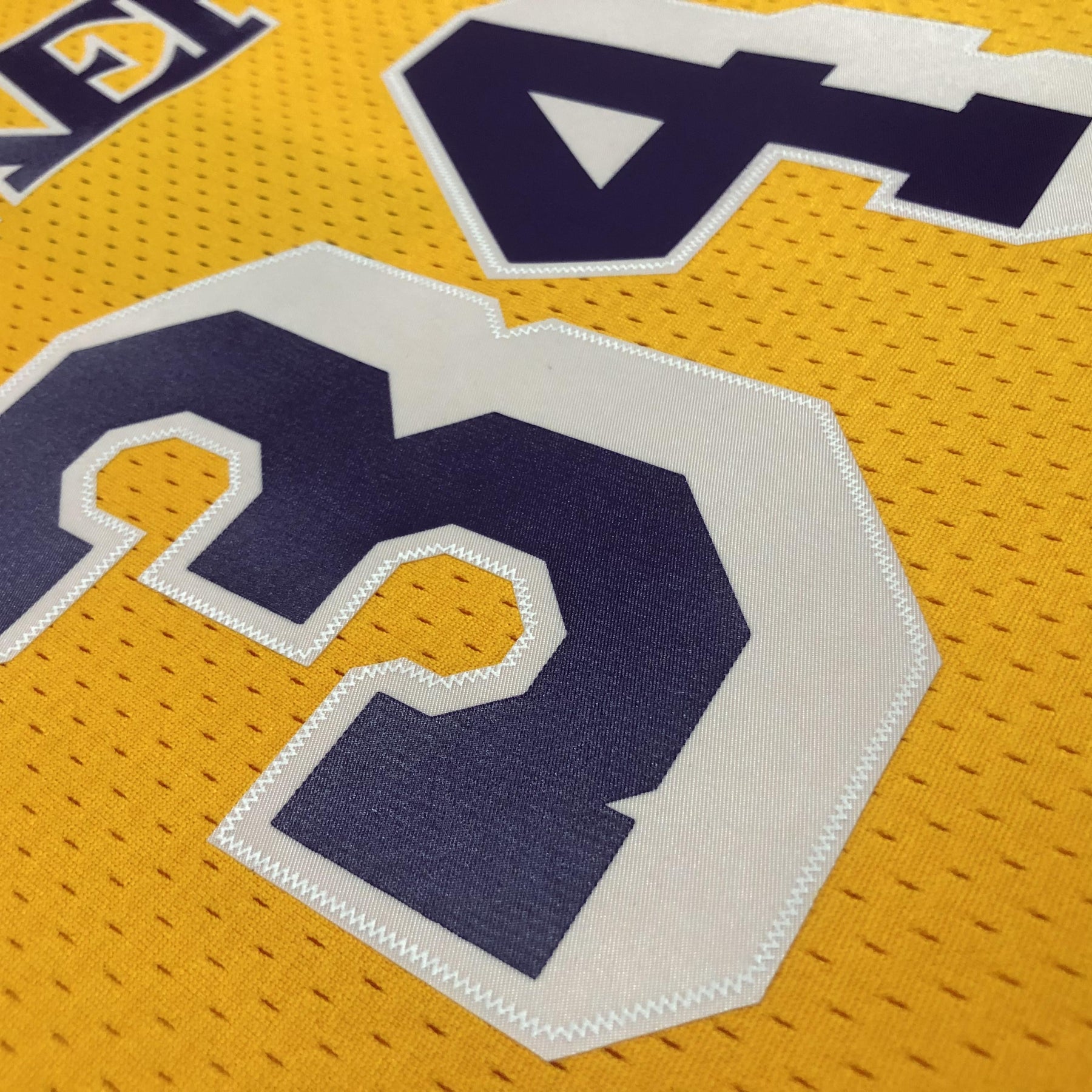 Regata Mitchell & Ness Los Angeles Lakers 1984-1985 Amarela