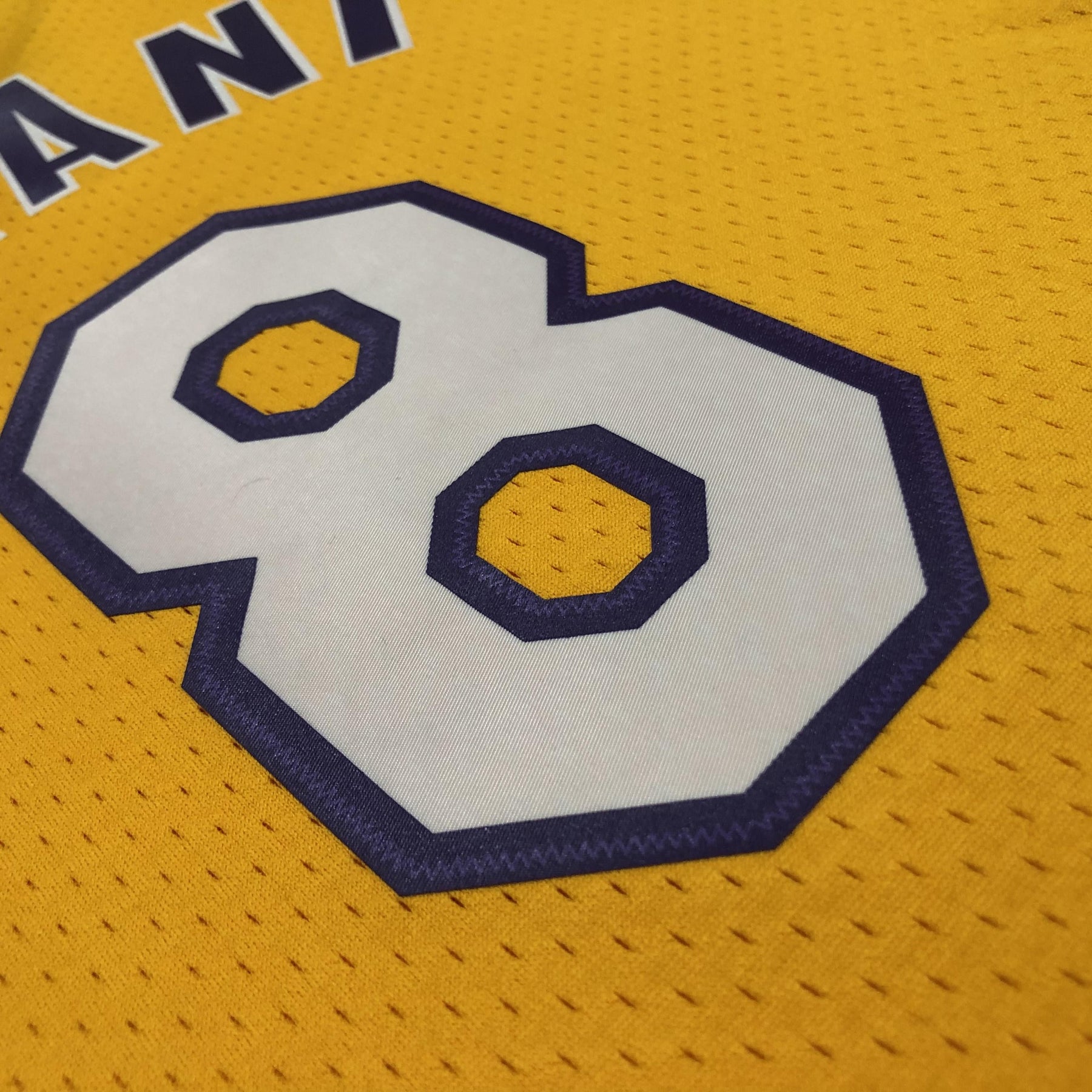 Regata Mitchell & Ness Los Angeles Lakers 1999-00 Dourada